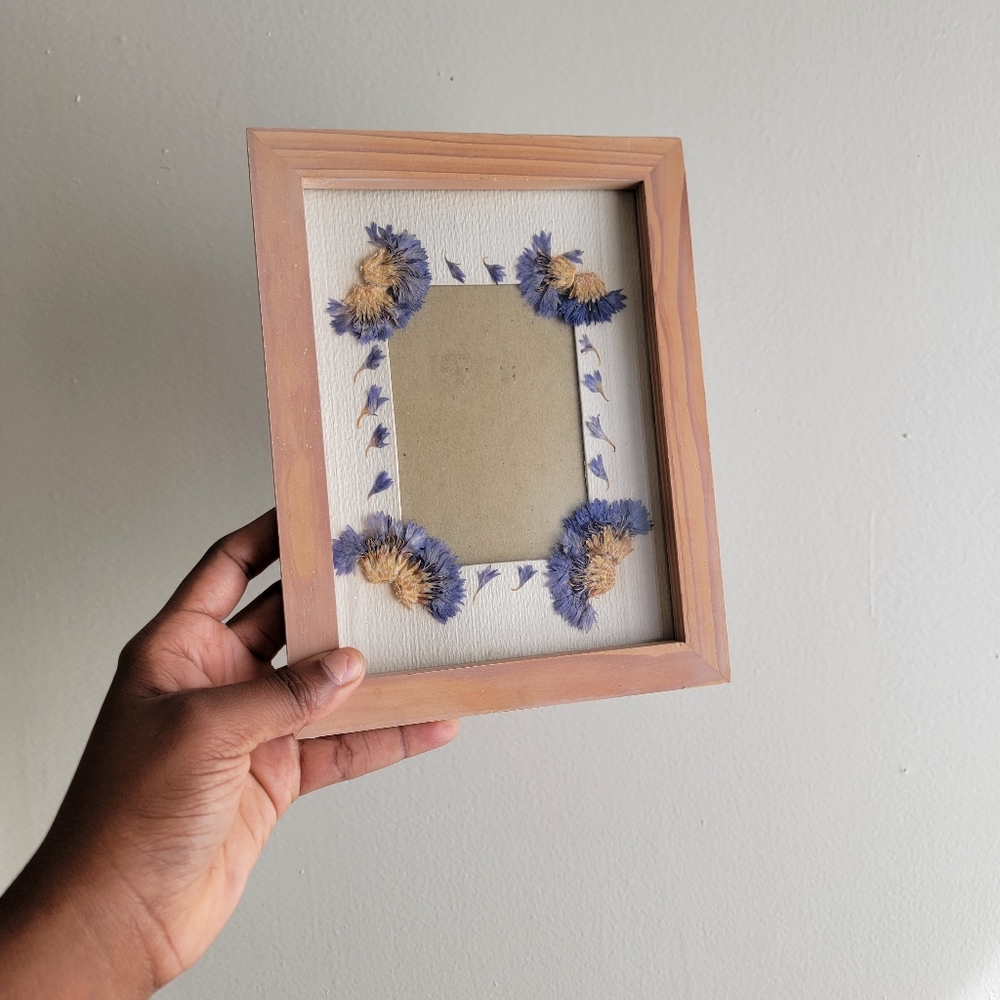 Pressed flower  picture frame